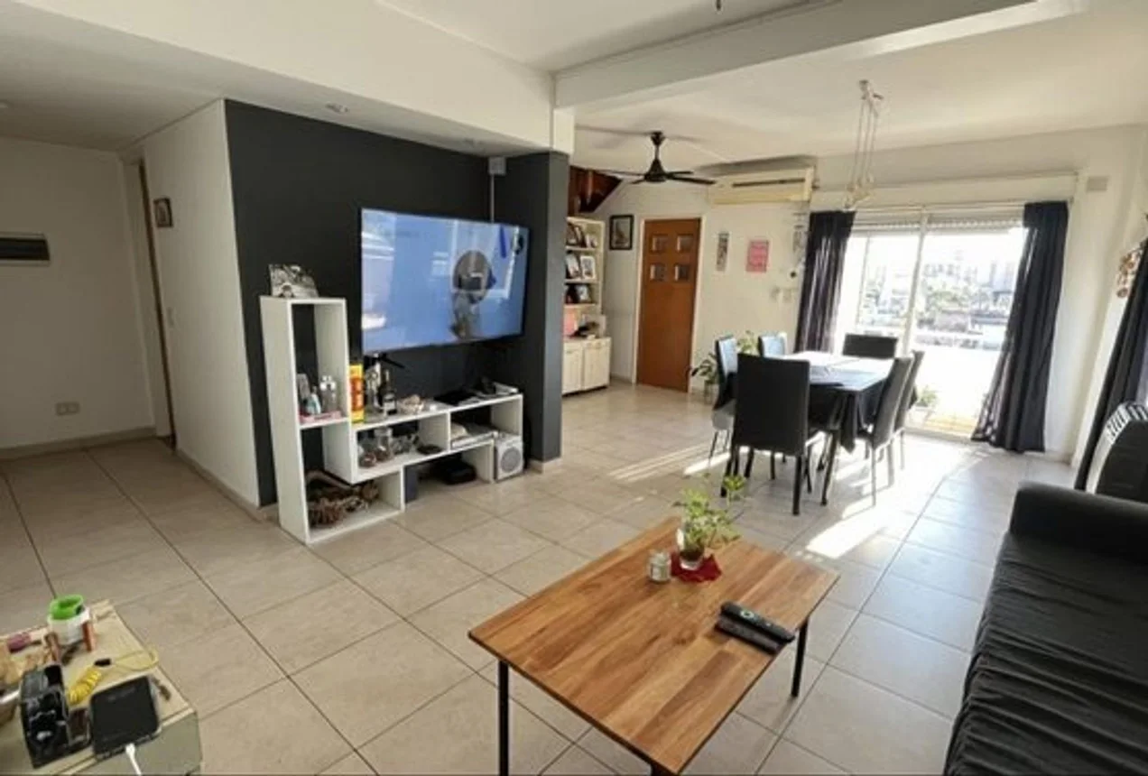 Casa tríplex de 4 ambientes en venta en Ramos Mejía, Castelli 900