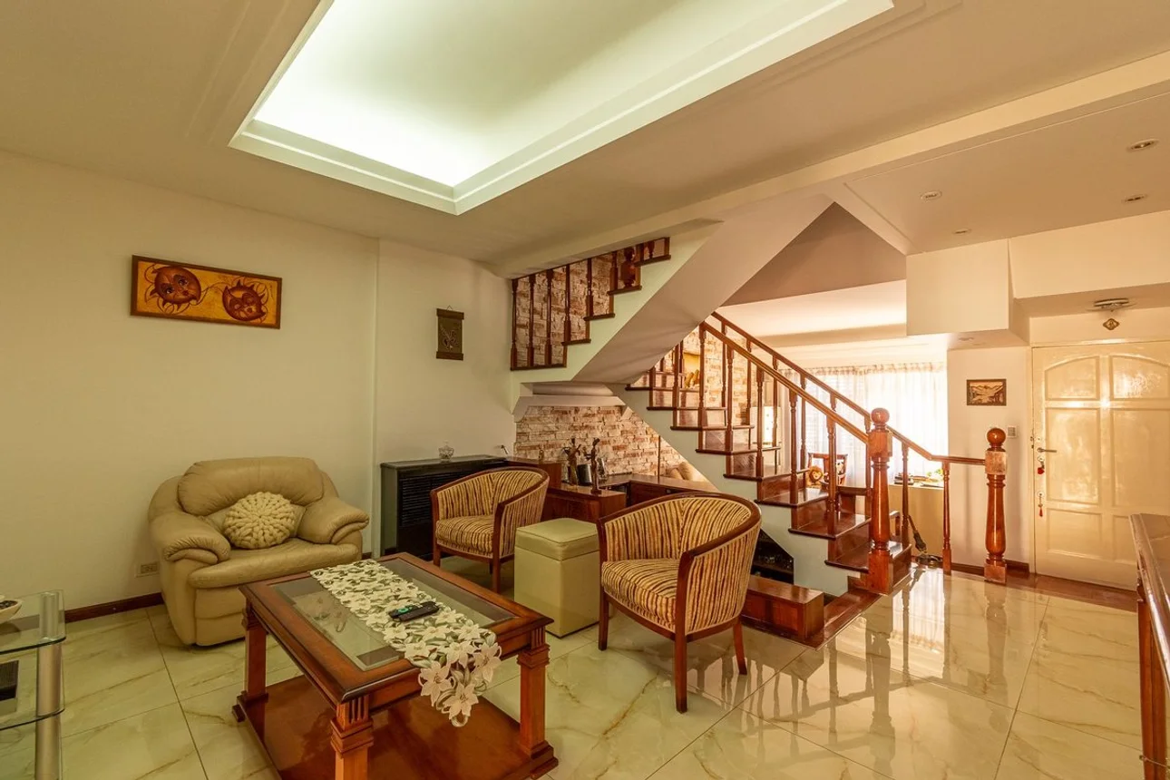 Casa de 5 ambientes en venta en Santos Lugares, Padre Silberman 1400
