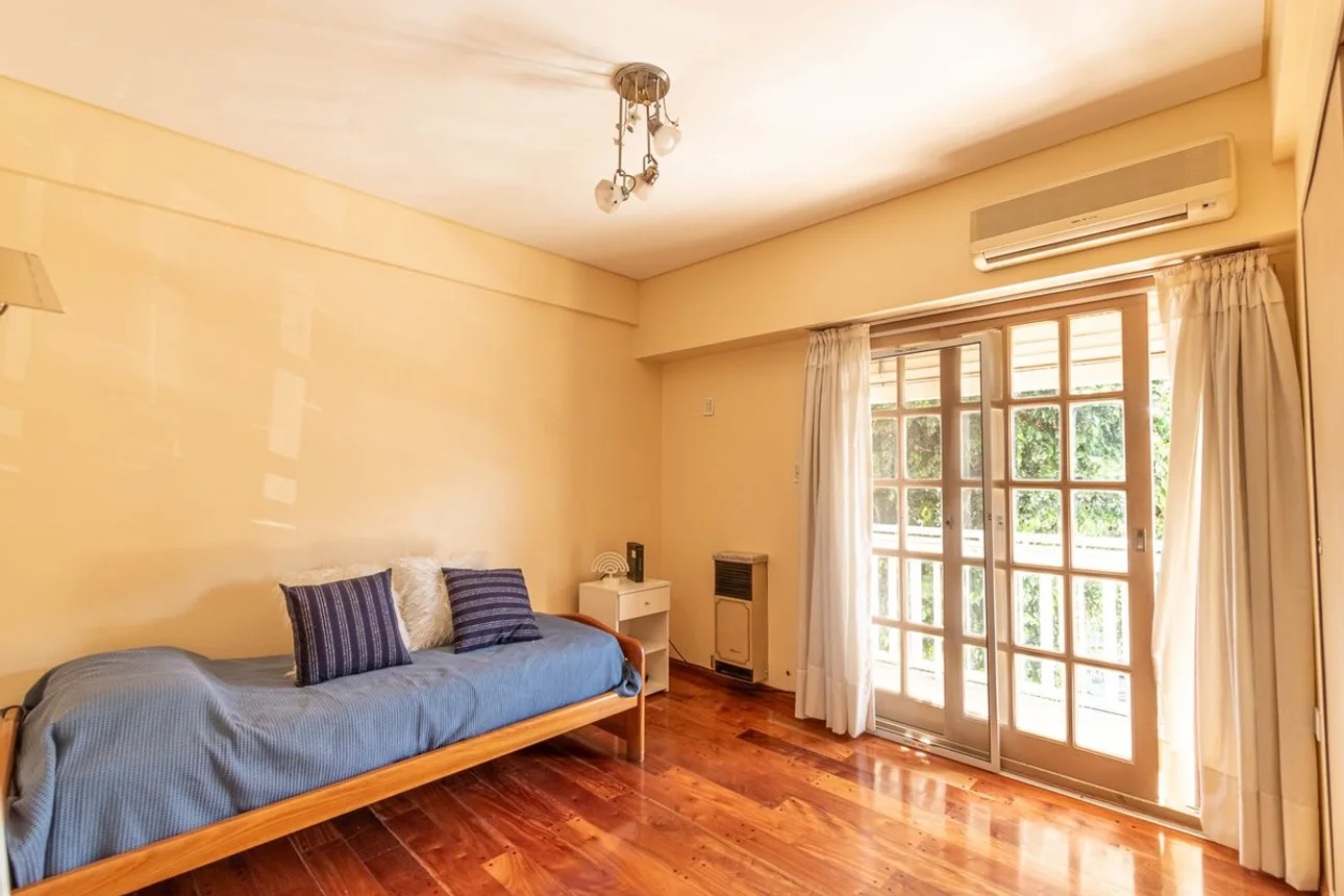 Casa de 5 ambientes en venta en Santos Lugares, Padre Silberman 1400, foto 2