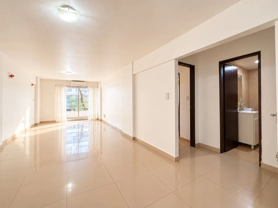 Venta departamento 2 ambientes al frente la perla, foto 1