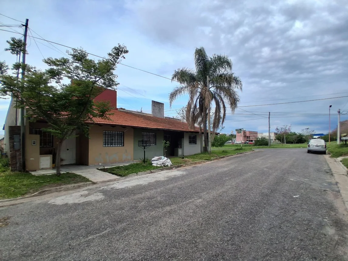 Casa de 3 ambientes en venta en Paraná, Los Nogales 500