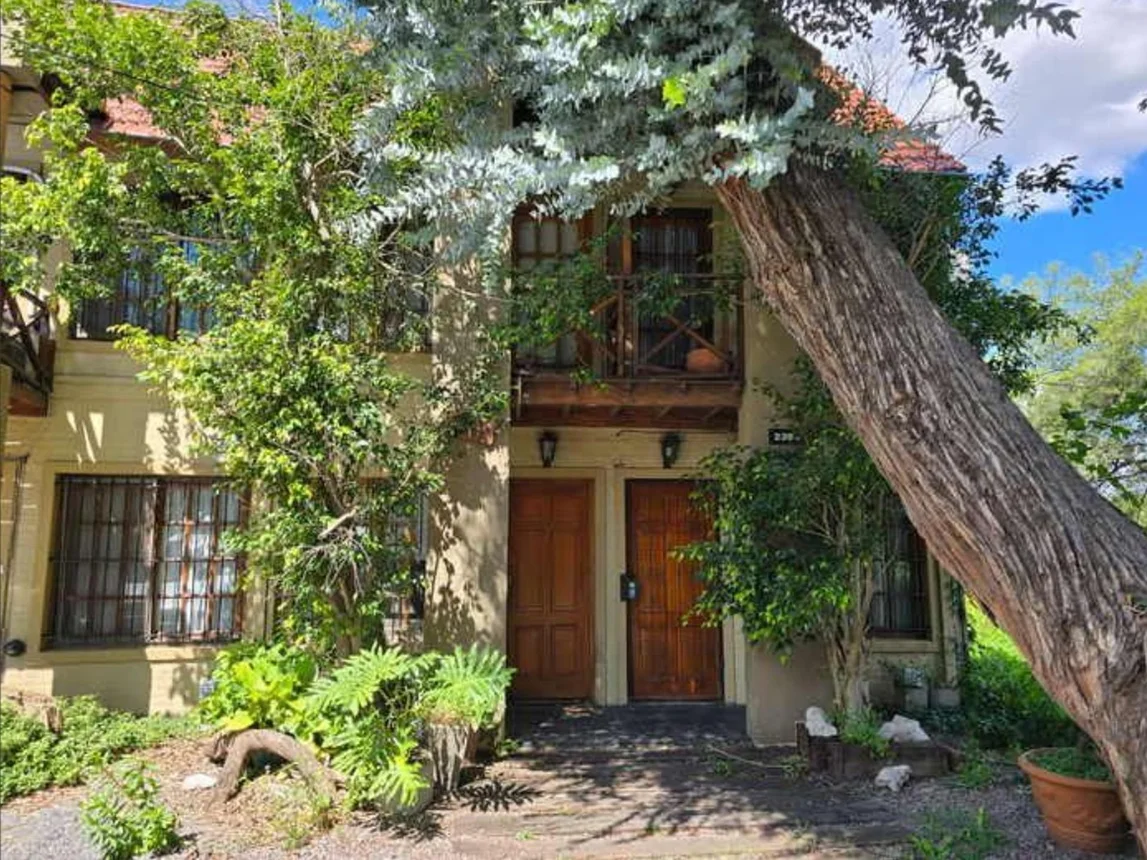 Casa tríplex de 4 ambientes en venta en Ciudad Jardín, Capitán Juan Krausse 2300