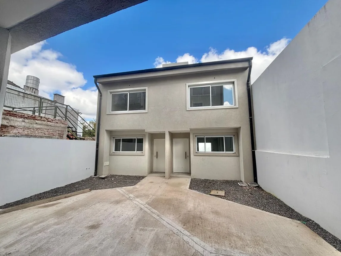 PH de 3 ambientes en venta en Hurlingham, Los Patos 2000