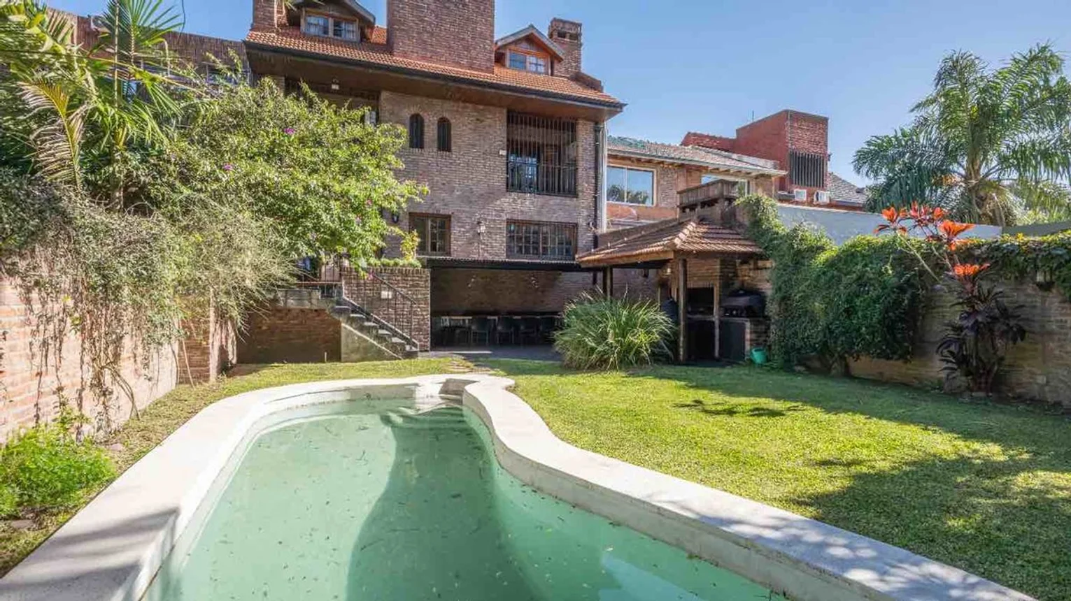 Casa tríplex de 8 ambientes en venta en Florida, Blas Parera 1800