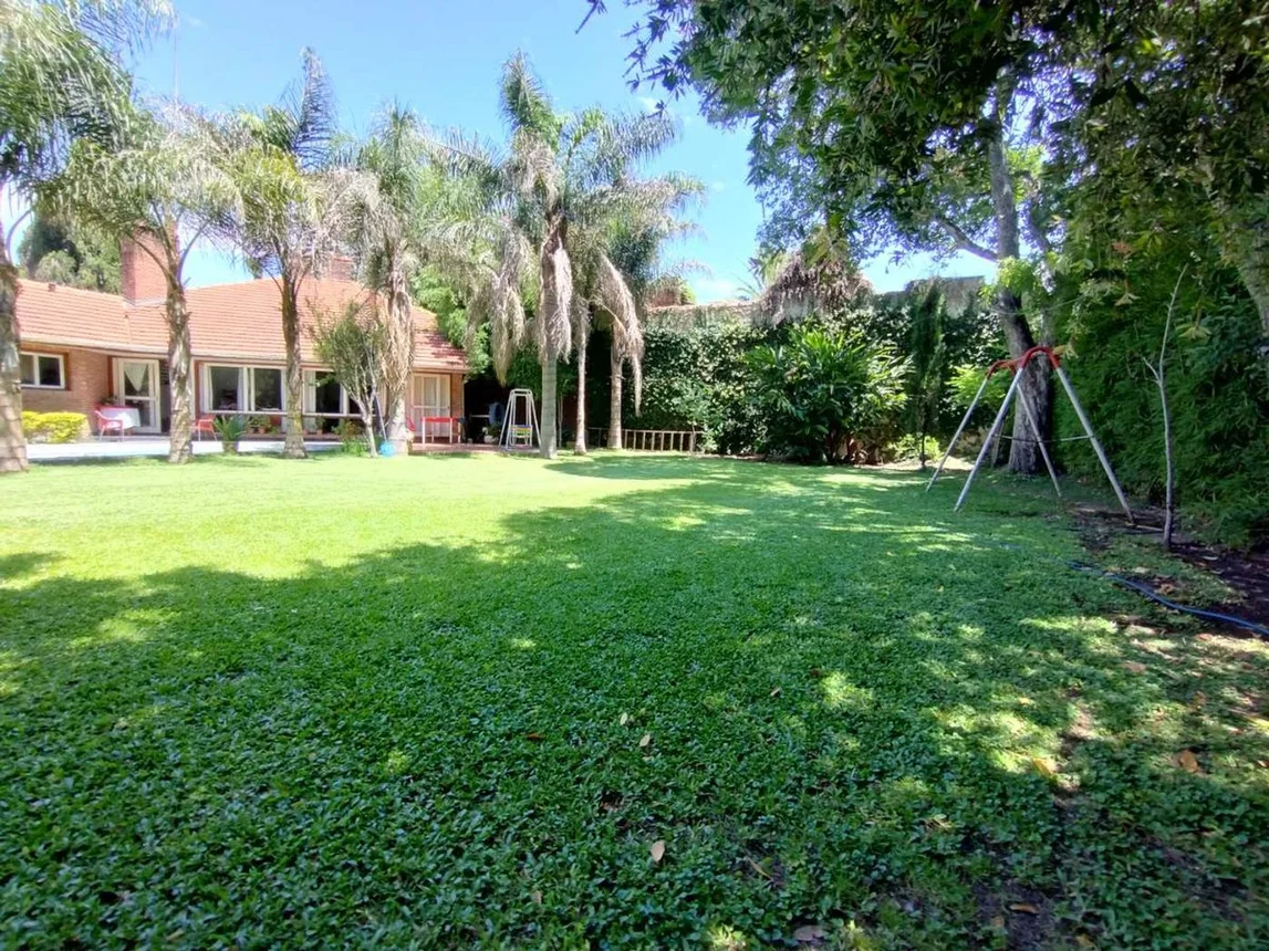 Casa de 7 ambientes en venta en Ranelagh, Calle 361 900