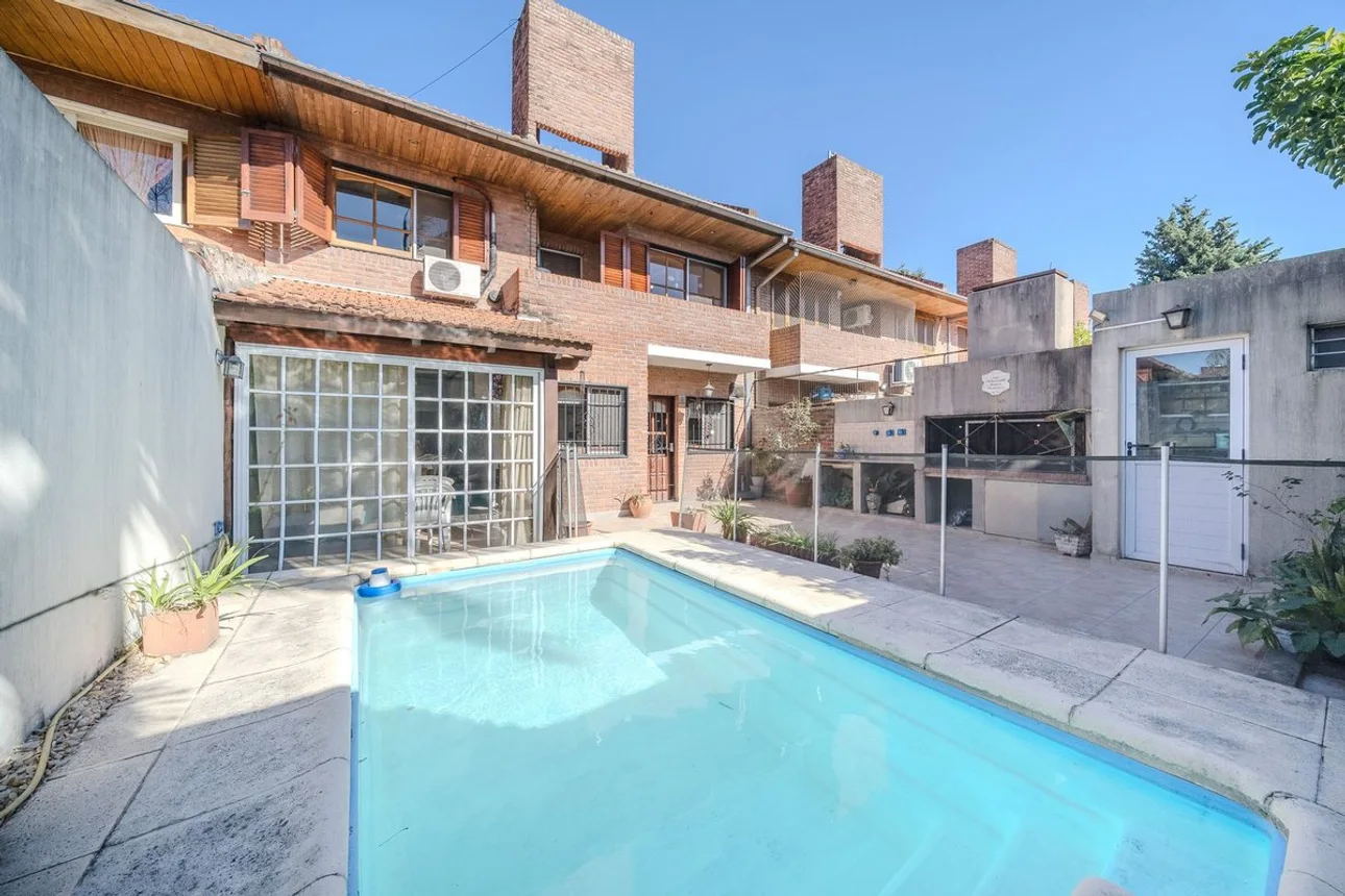 Casa de 4 ambientes en venta en Villa Bosch, Pastor Luna 7000