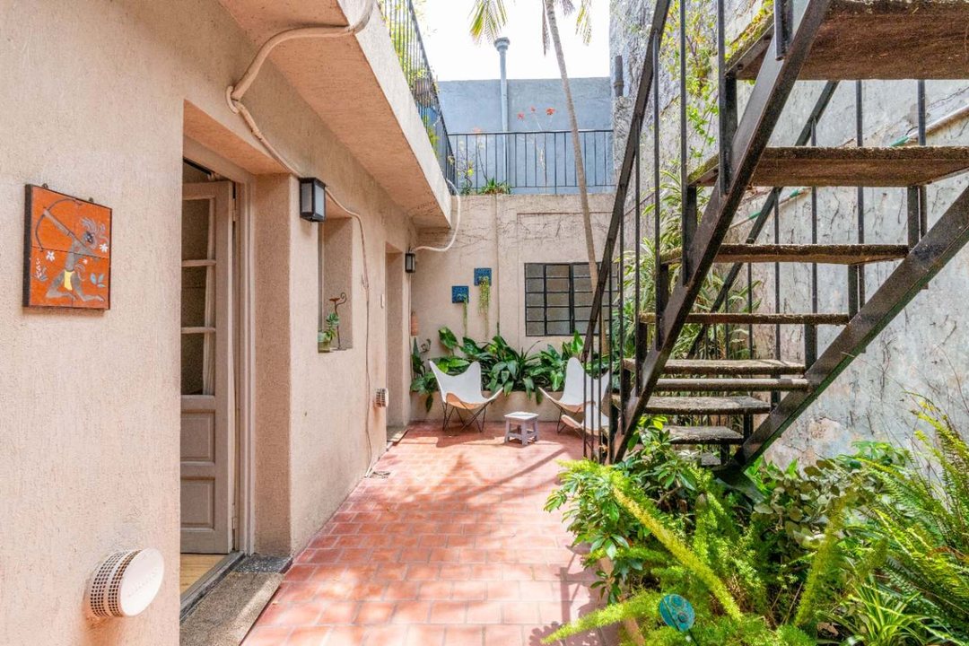 Casa en VENTA, 5 DORM. 4 BAÑOS. TERRAZA. COCHERA