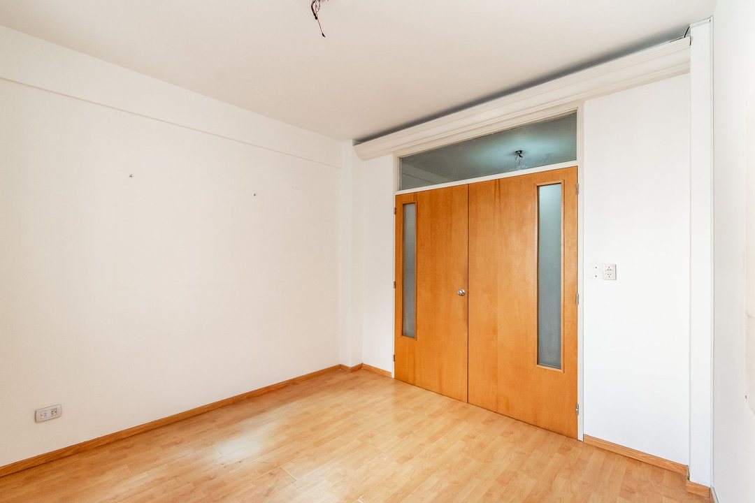 VENTA OFICINA- RECEP+3 DESPACHOS + COCH- S.NICOLAS