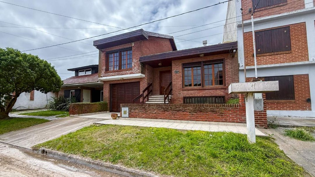 VENTA CHALET 5 AMB STA. CLARA A METROS DEL MAR