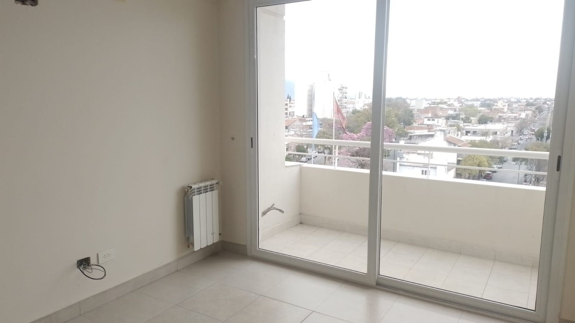 DEPARTAMENTO AMPLIO EN ALQUILER MACROCENTRO 2 DORM - foto 2