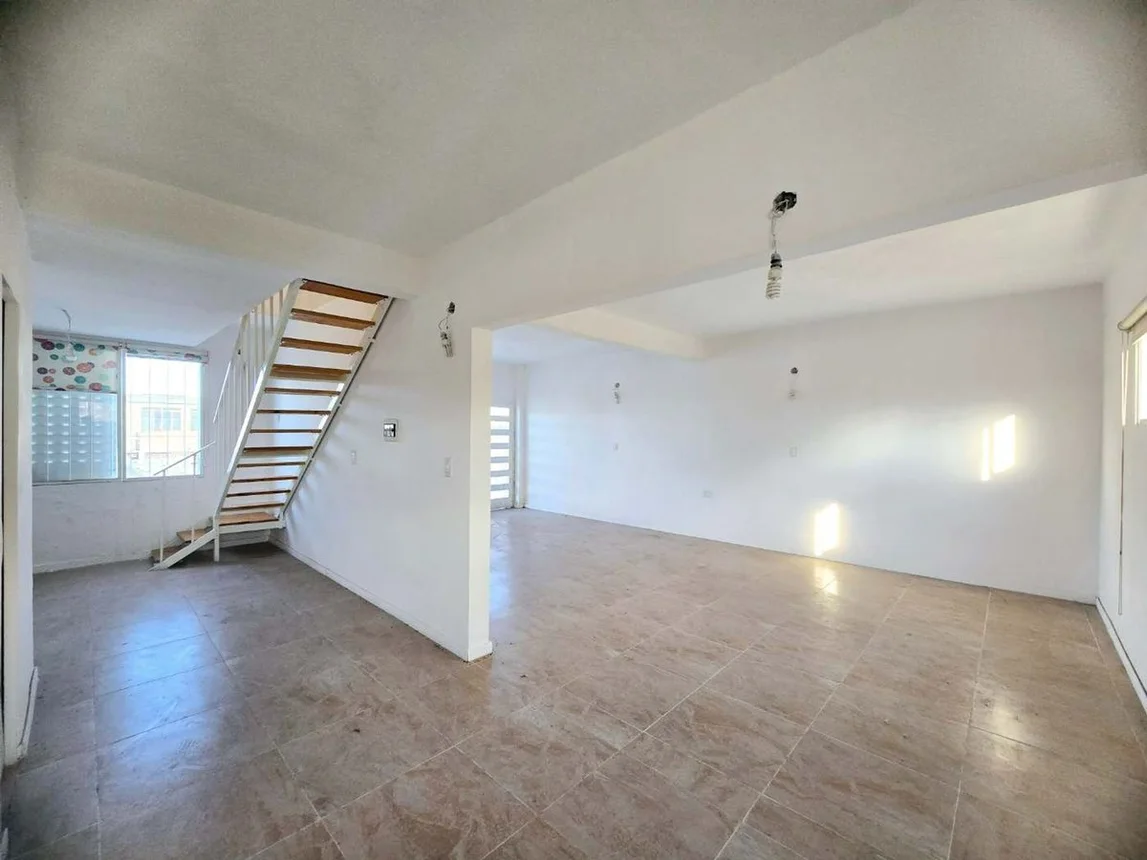 PH de 5 ambientes en venta en Villa Maipú, Santa Marta 1900