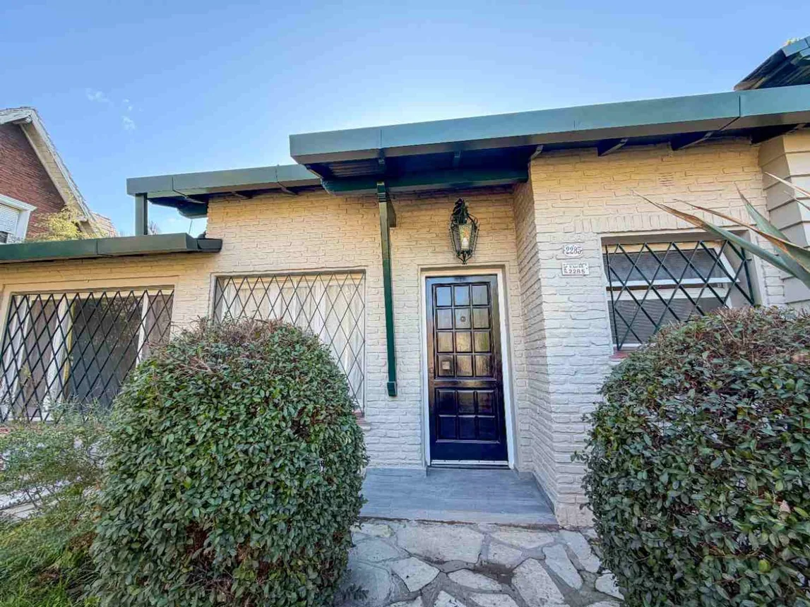 Casa de 4 ambientes en venta en Ciudad Jardín, Avenida Doctor Ricardo Balbín 2200