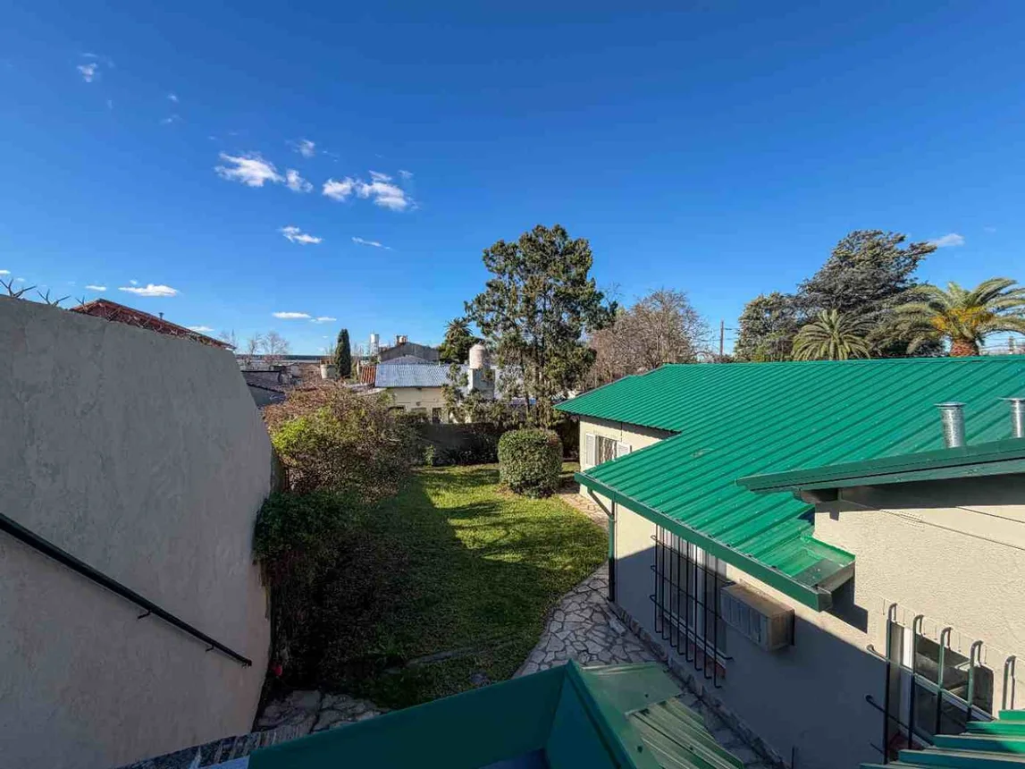 Casa de 4 ambientes en venta en Ciudad Jardín, Avenida Doctor Ricardo Balbín 2200, foto 2