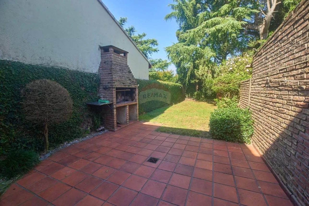 Casa dúplex de 3 ambientes en venta en Ezpeleta Este, Santa Fe 900