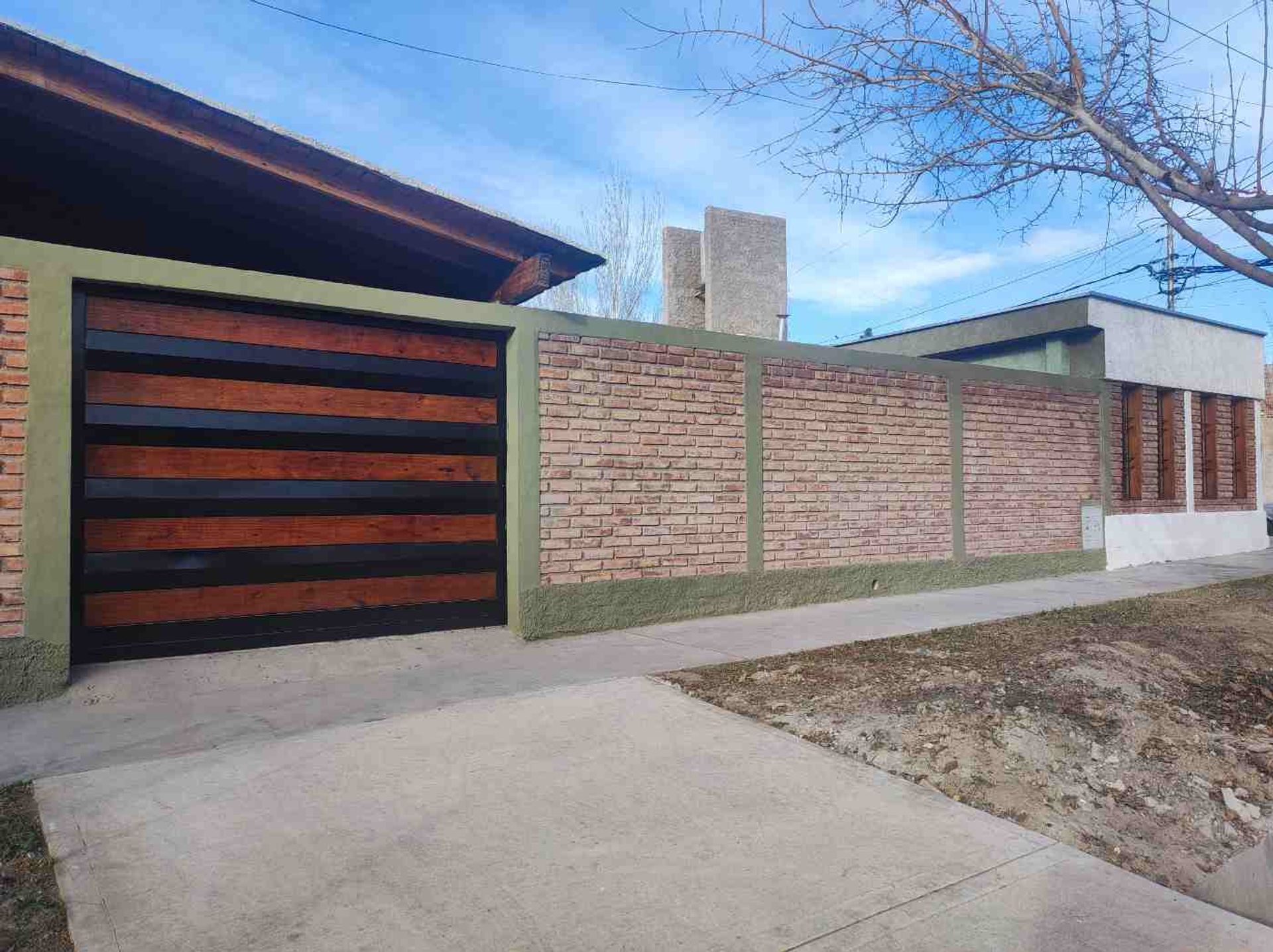 Casa en Juan Peron y Jj Valle 0