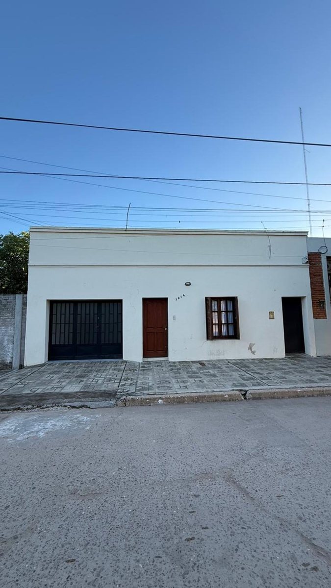 Foto 2 — CASA CON PILETA EN VENTA ENTRE RIOS 1214 GOYA CTES
