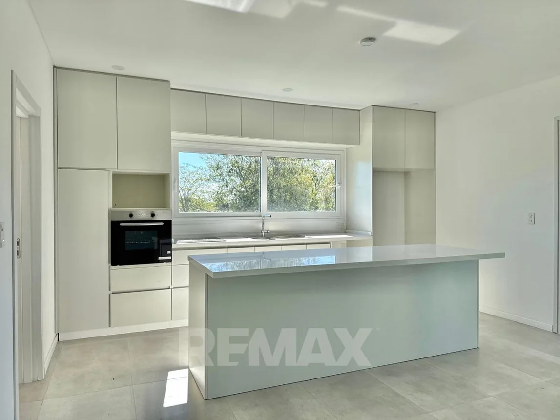Casa en venta en Pilar, foto 3