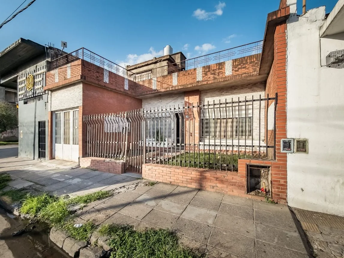 Casa en venta en Isidro Casanova, Avenida Cristianía 3000