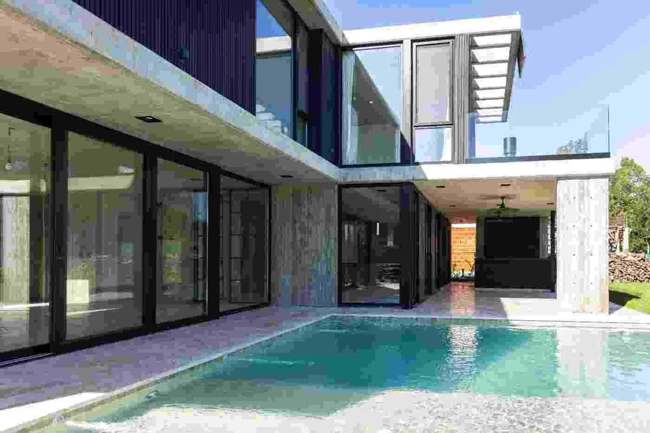 Casa de 7 ambientes en venta en Villa Rosa, I. Manzoni 1600, foto 2