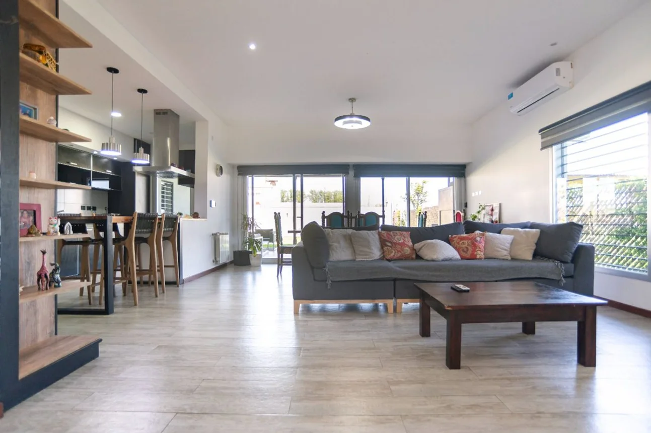 Casa en venta city bell 3 dormitorio parque pileta, foto 5