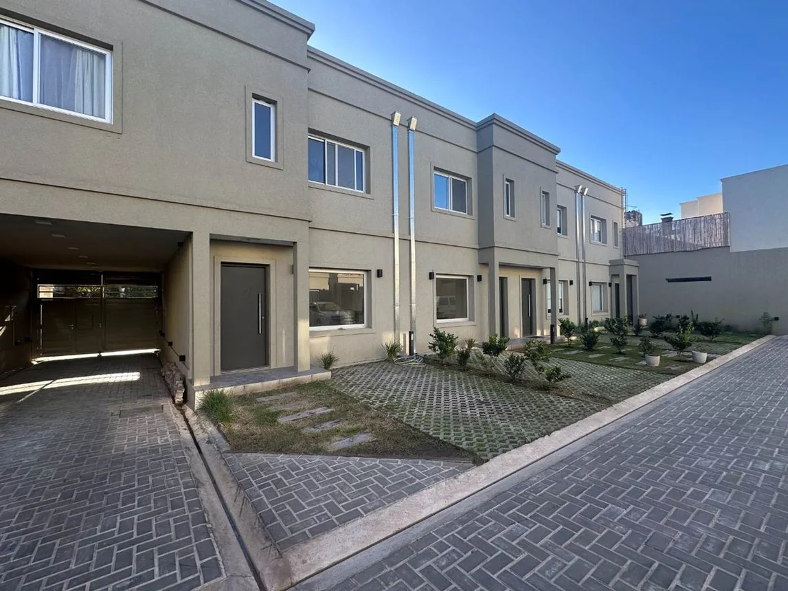 Casa dúplex en venta en Hurlingham