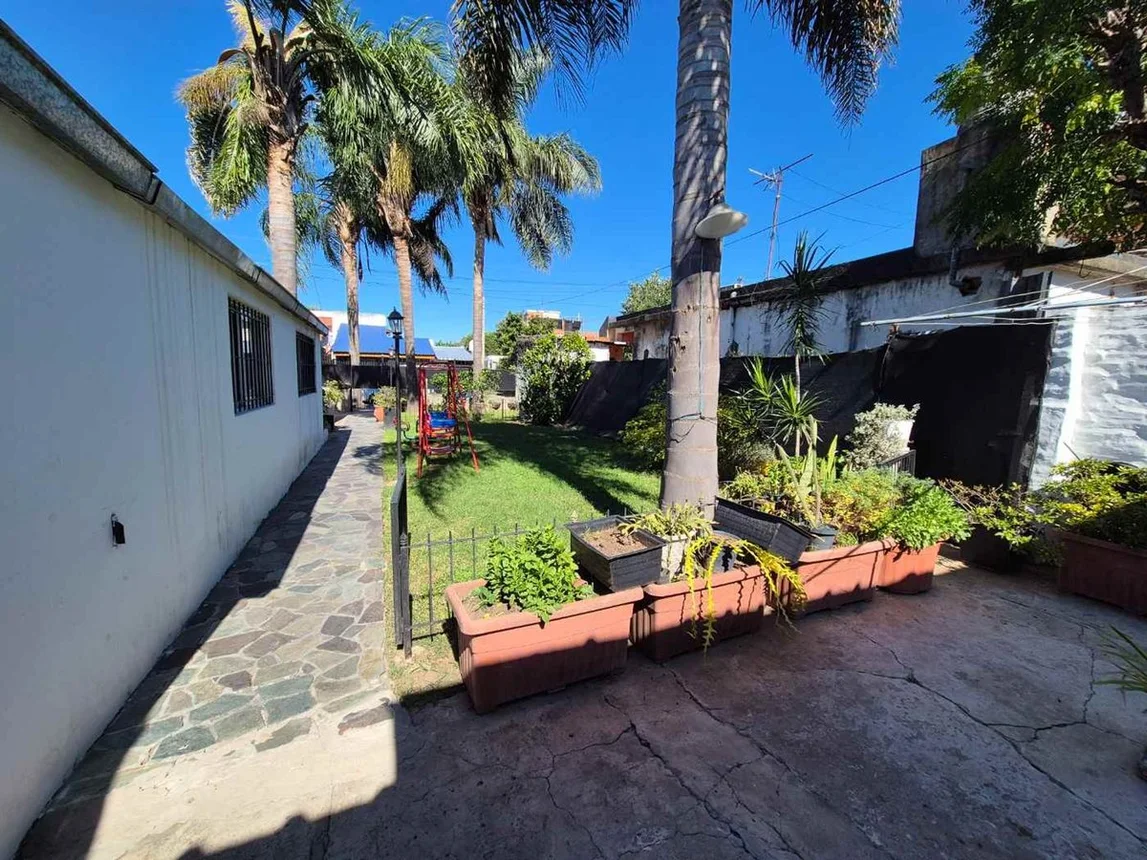 Casa de 5 ambientes en venta en Isidro Casanova, Juan Pablo de Lafayette 400