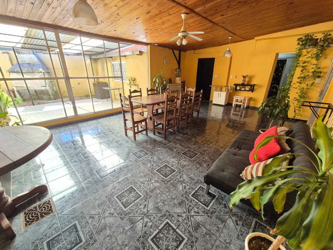 Casa de 5 ambientes en venta en Isidro Casanova, Juan Pablo de Lafayette 400, foto 2