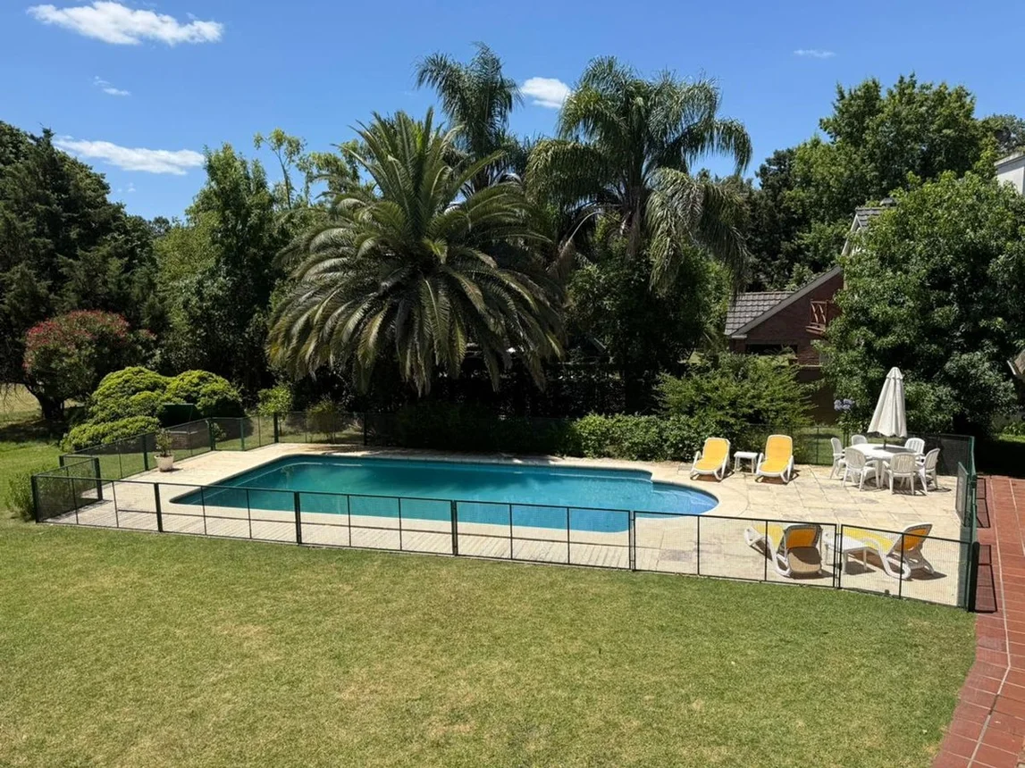 Casa de 5 ambientes en venta en Tristán Suárez, Blas Parera 1300