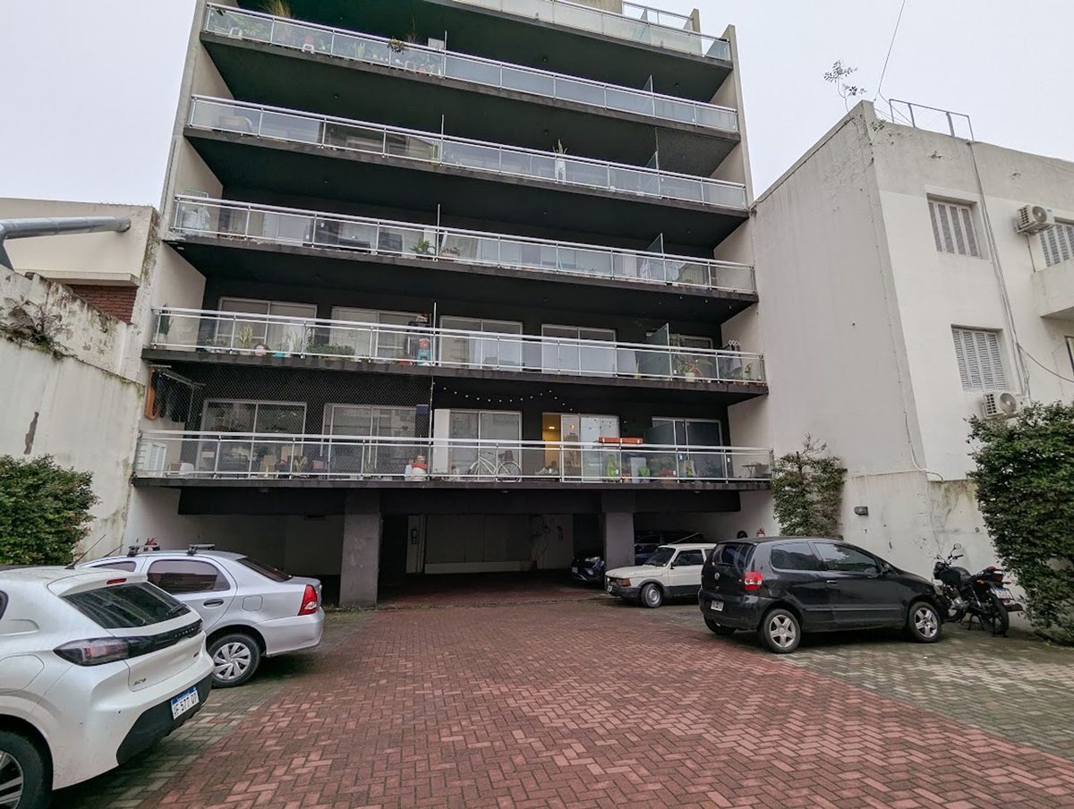 Venta cochera en edificio de Balvanera CABA