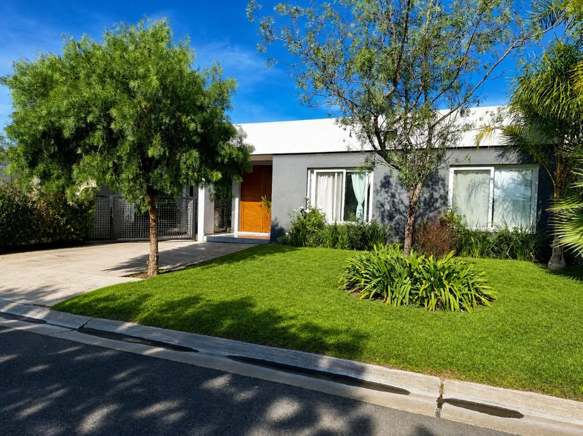 Casa en venta en Pilar, foto 2