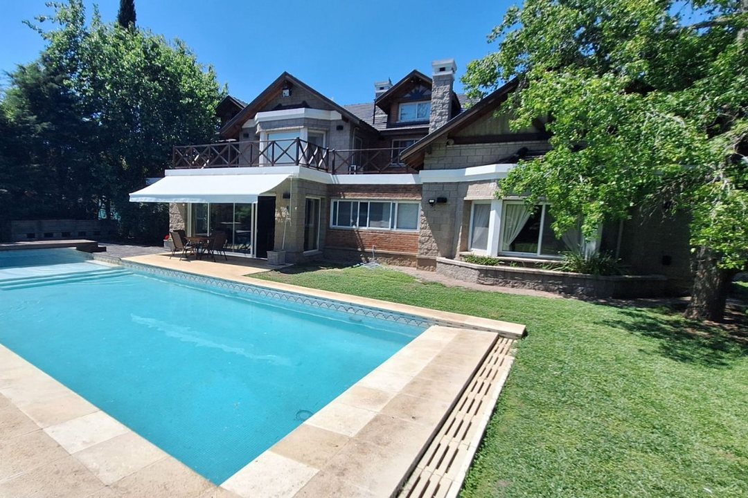 CASA 10 AMBIENTES VENTA LA MARTONA CAÑUELAS