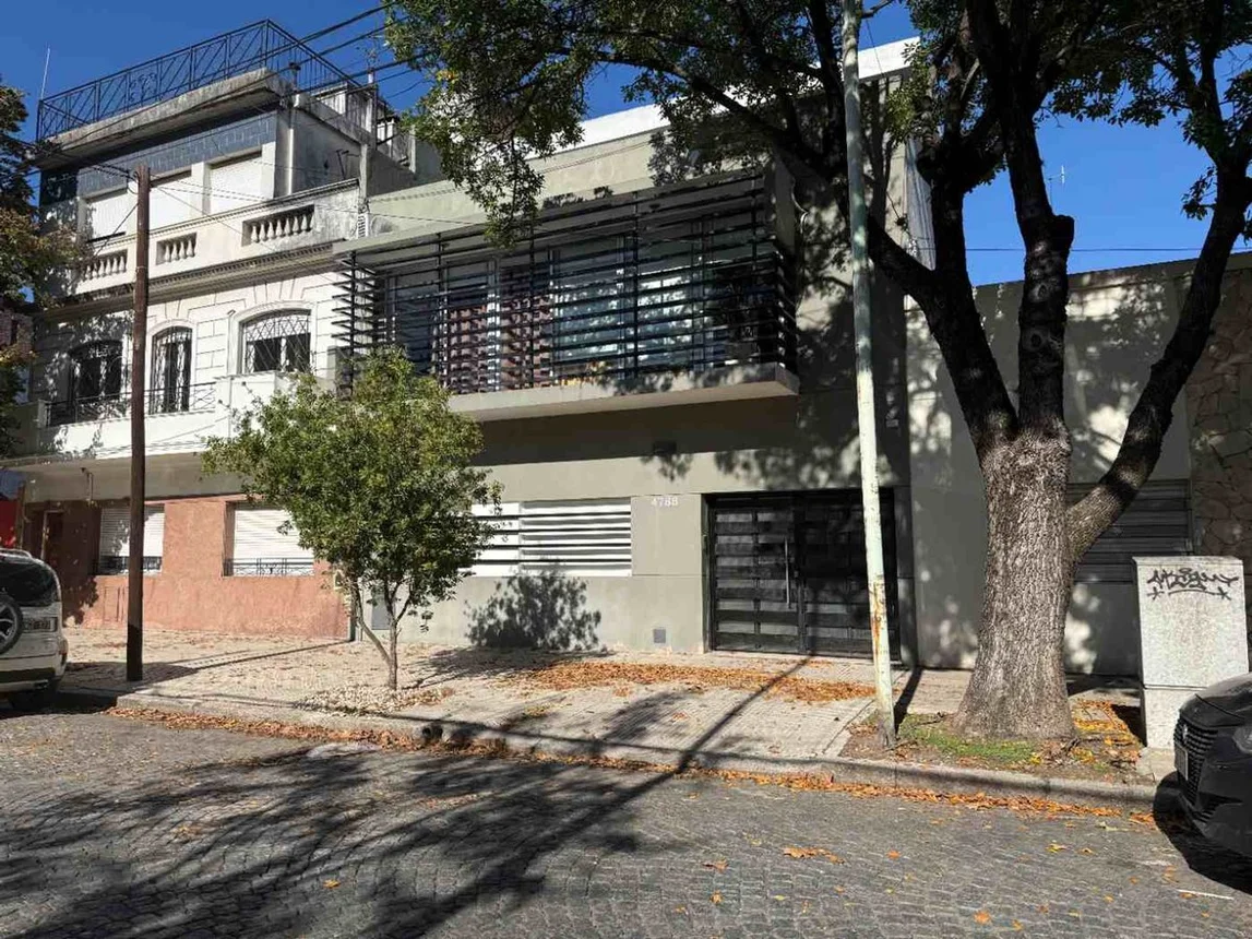 Casa tríplex en venta en Villa Devoto
