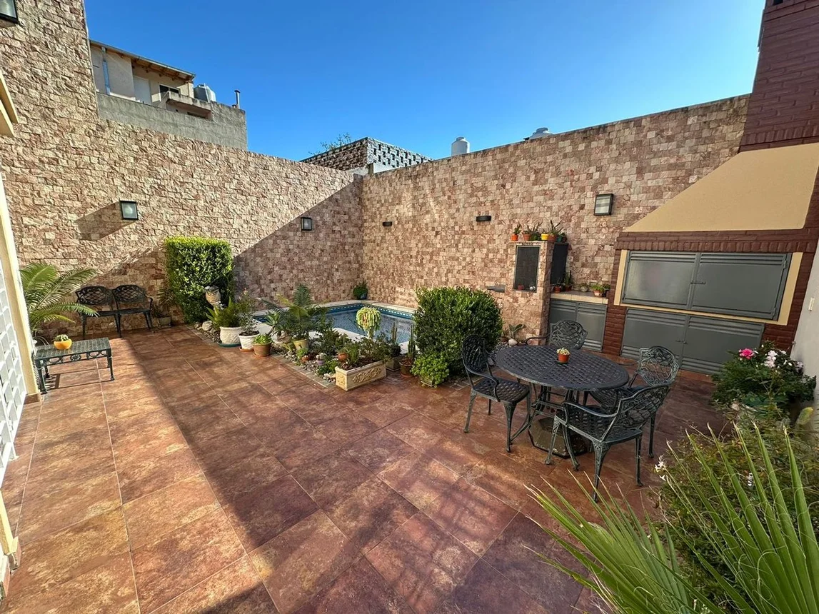 Casa tríplex de 5 ambientes en venta en Liniers, Onésimo Leguizamón 7200, foto 4