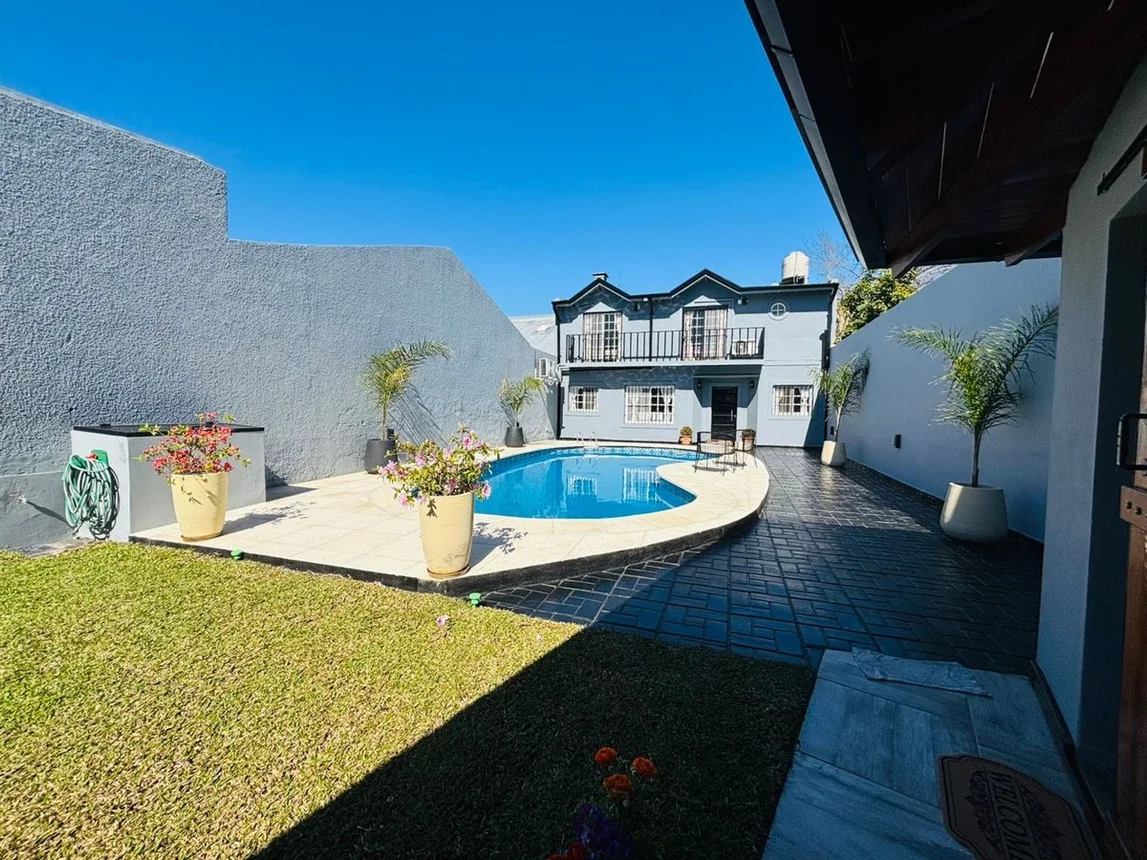 Casa de 5 ambientes en venta en San Fernando, Besares 200
