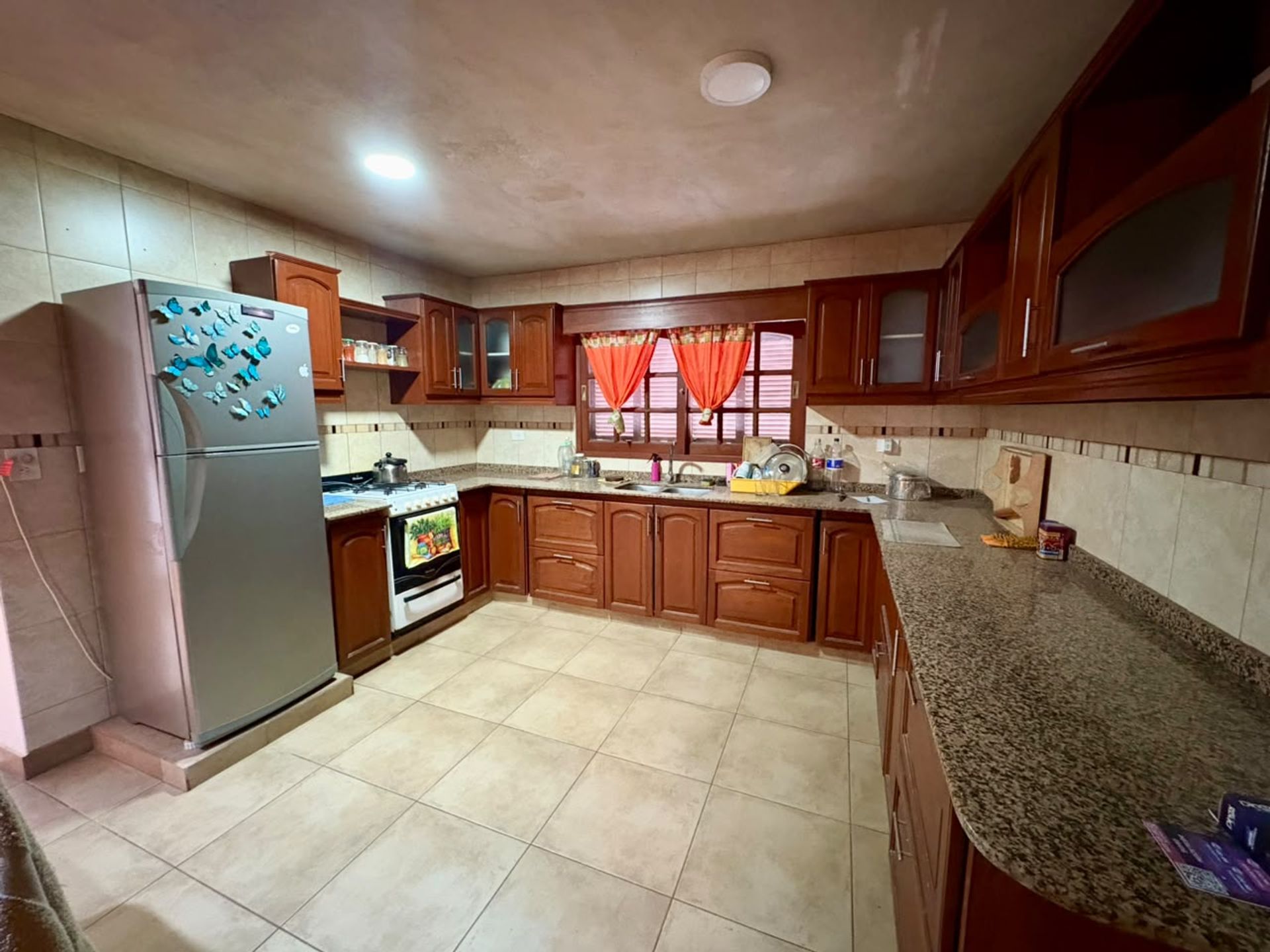 CASA 3 DORM EN VENTA EN LA SILLETA RECIBE AUTO - foto 2