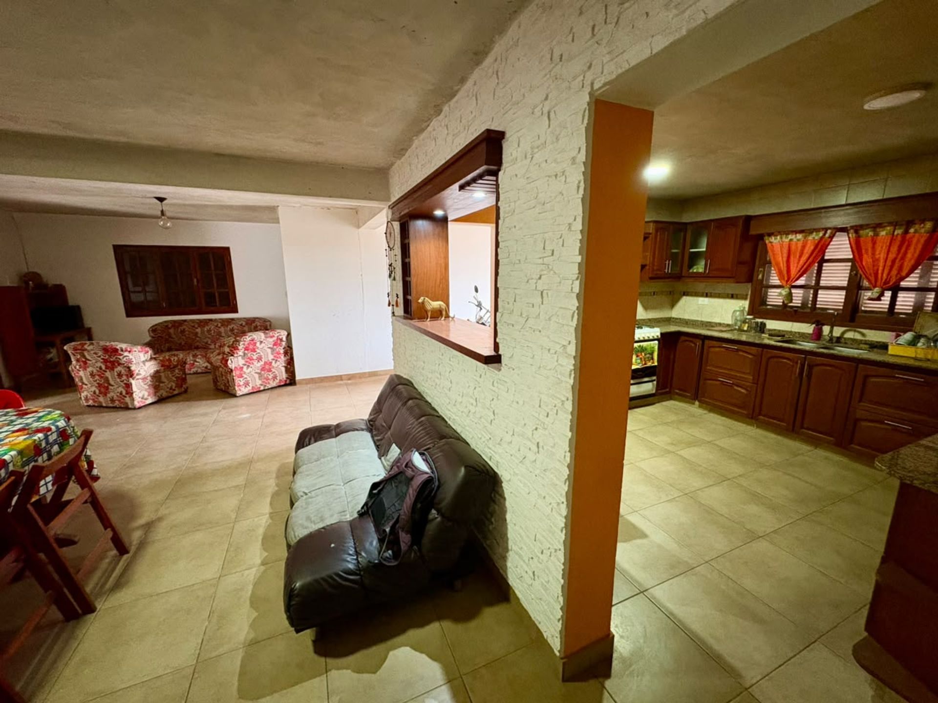 CASA 3 DORM EN VENTA EN LA SILLETA RECIBE AUTO - foto 3