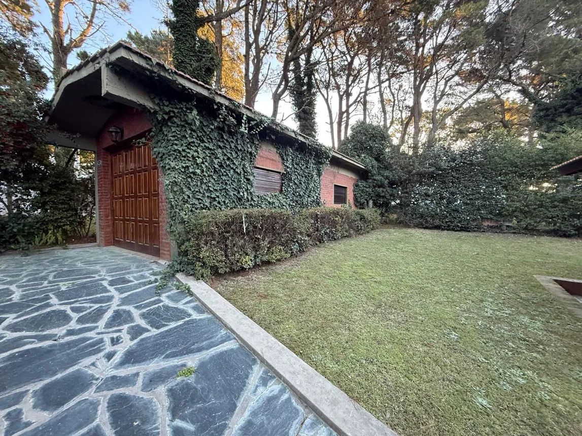 Casa de 5 ambientes en venta en Pinamar, Del Jilguero 700, foto 2
