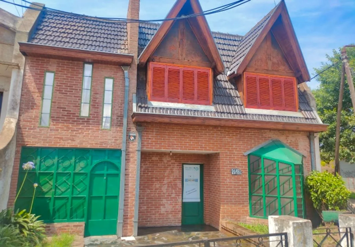 Venta casa 8 amb con patio berazategui, foto 1