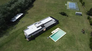 LOTE CON CASA 5 AMB PILETA TENIS LOMA ESCONDIDA
