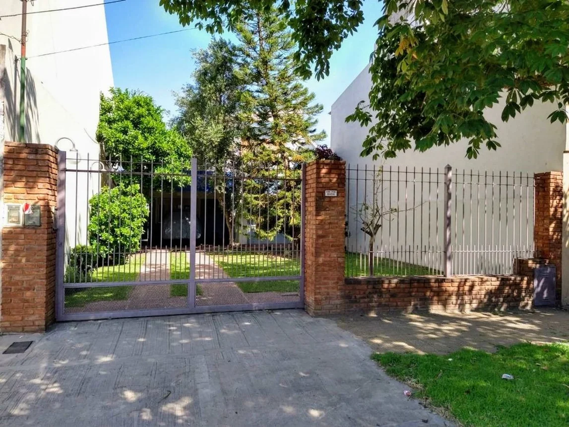 Casa en venta en Villa Luzuriaga, foto 2