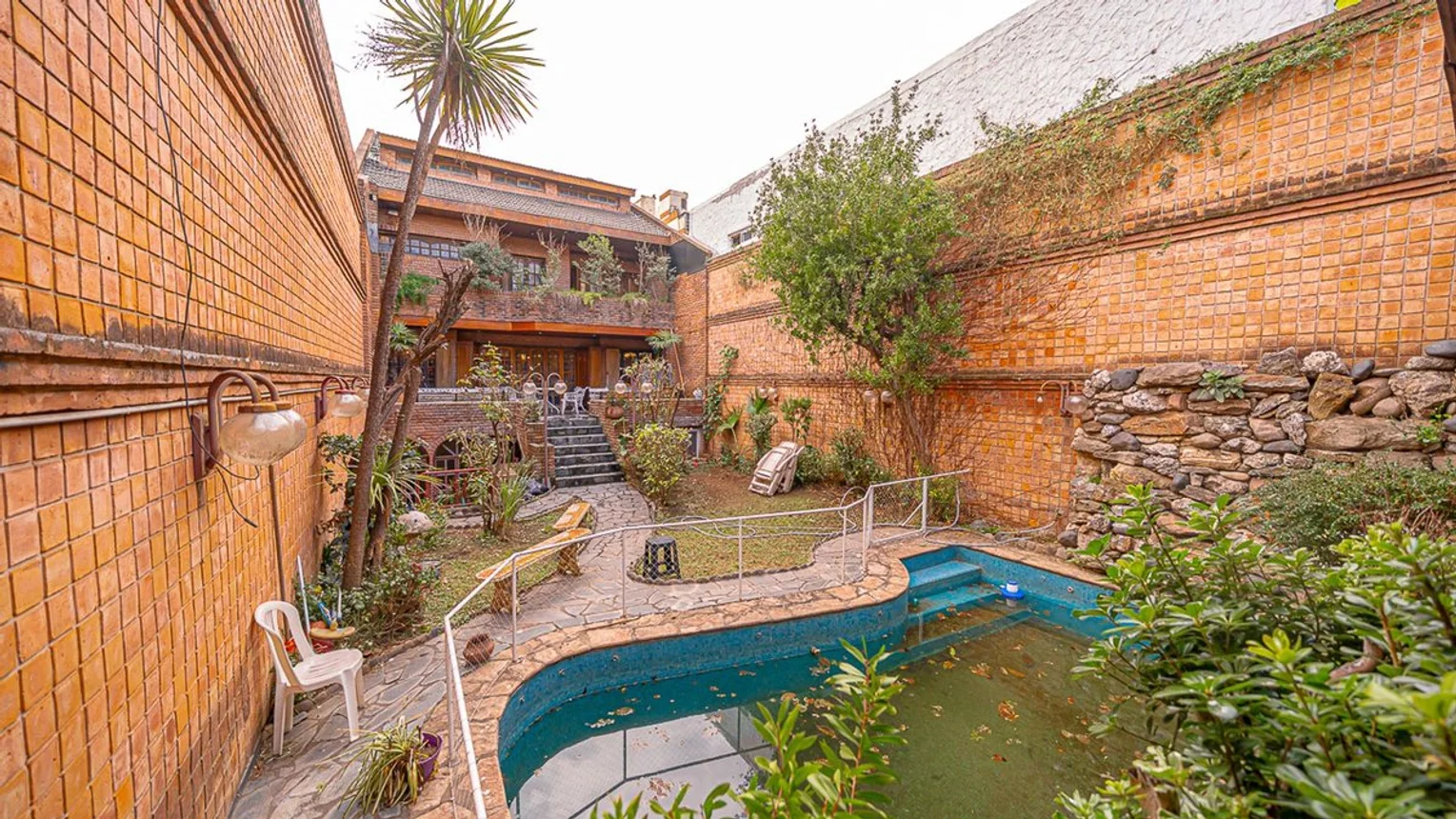Casa de 5 ambientes en venta en Parque Chacabuco, Avenida Vernet 100