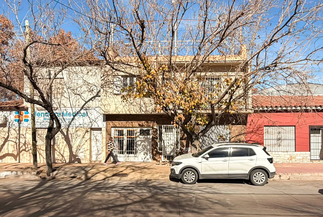 Casa tríplex de 4 ambientes en venta en Guaymallén, Saavedra 500, foto 2