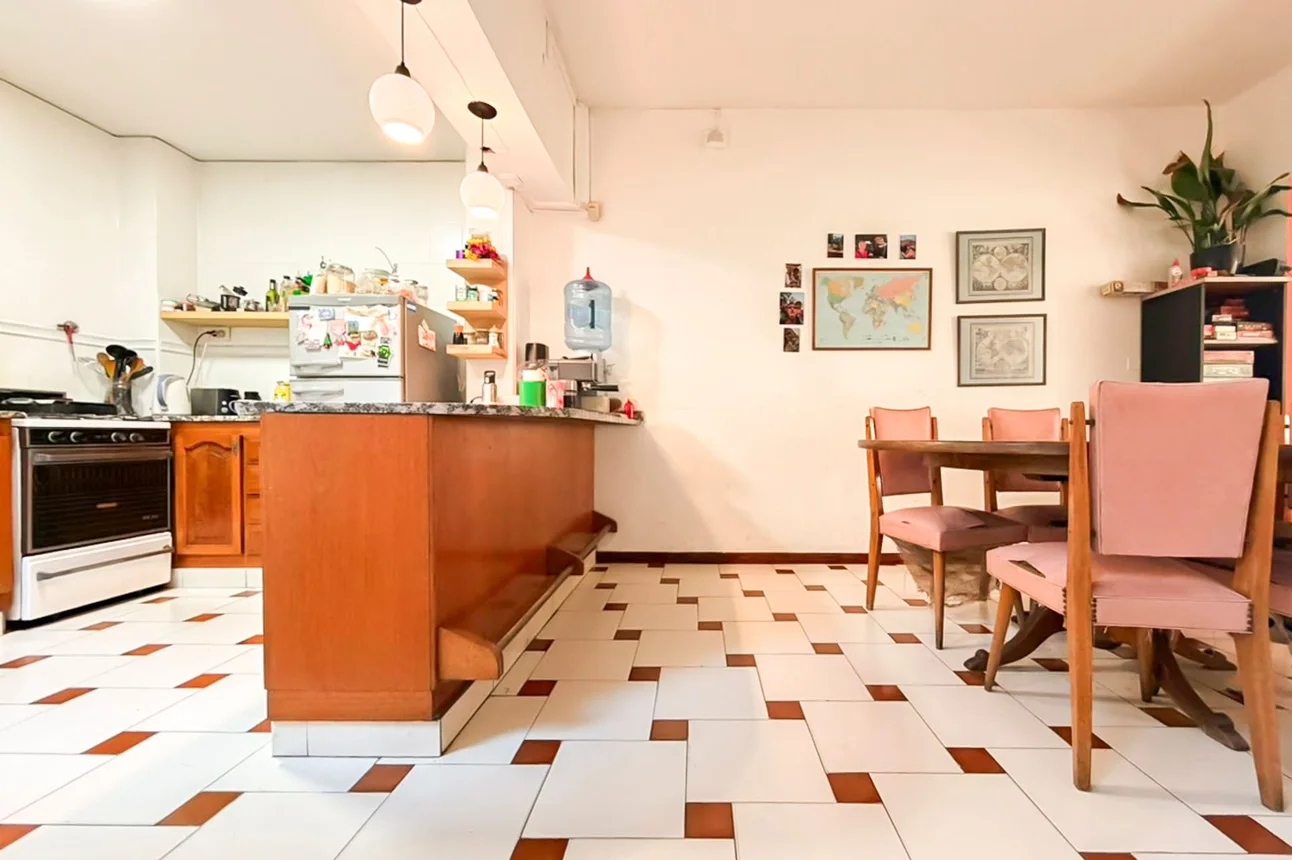 Casa tríplex de 4 ambientes en venta en Guaymallén, Saavedra 500