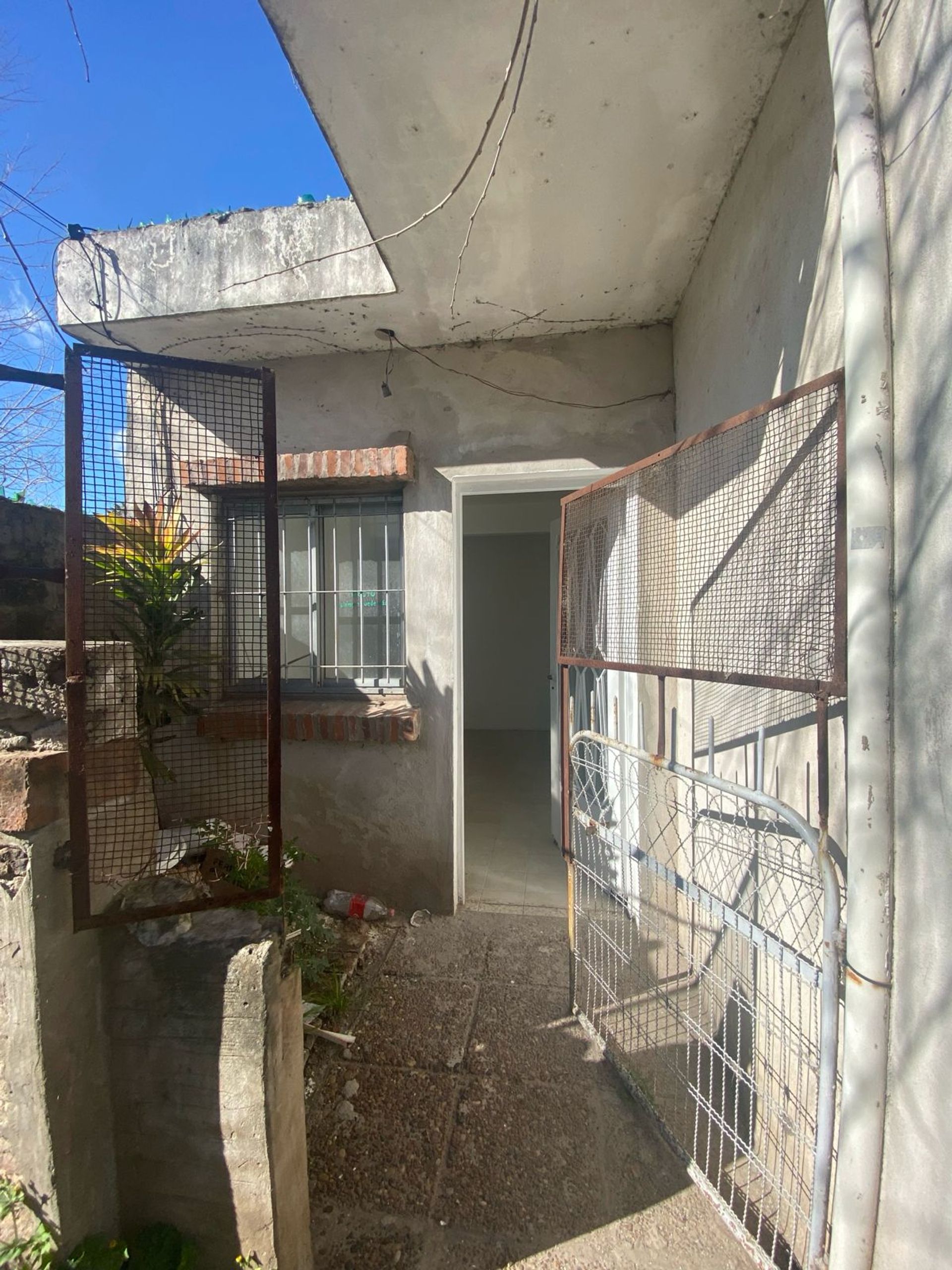 Foto 11 — LOTE EN VENTA CON VIVIENDA A RECICLAR - QUILMES