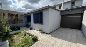 VENTA CASA 4 DORMITORIOS - APTA CREDITO - MATIENZO