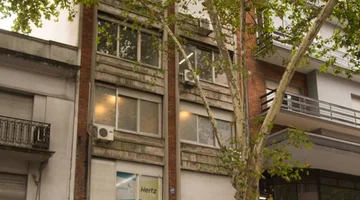 Venta - Única oficina por piso, 3 despachos.