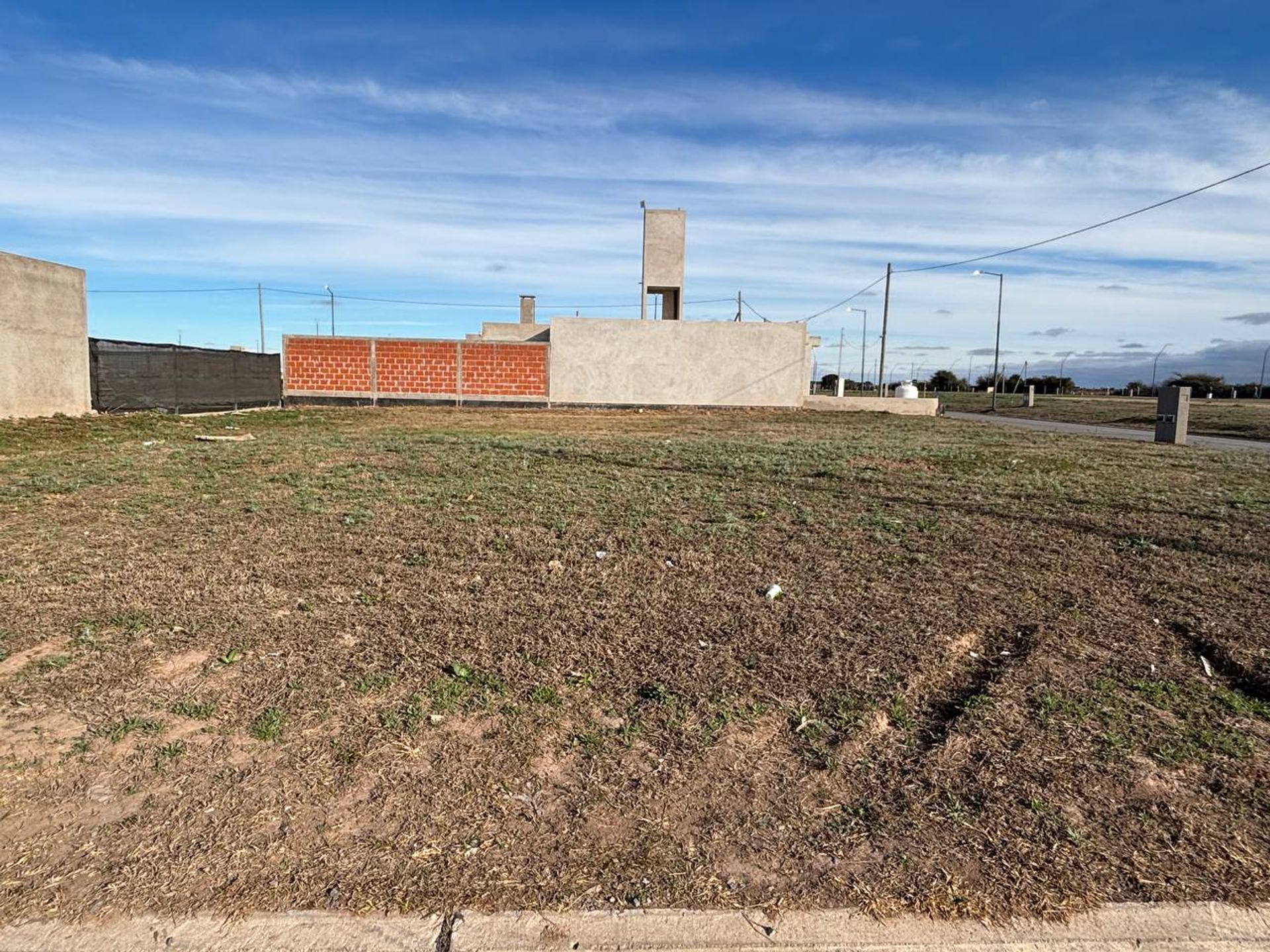 Foto 2 — VENTA TERRENO EN CAMPOS DE MANANTIALES 300 MTS