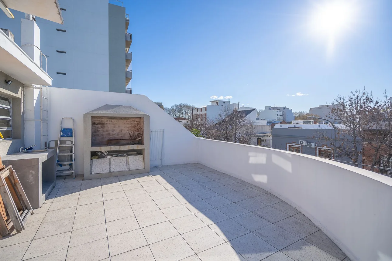 Casa tríplex de 6 ambientes en venta en Villa del Parque, Helguera 2200