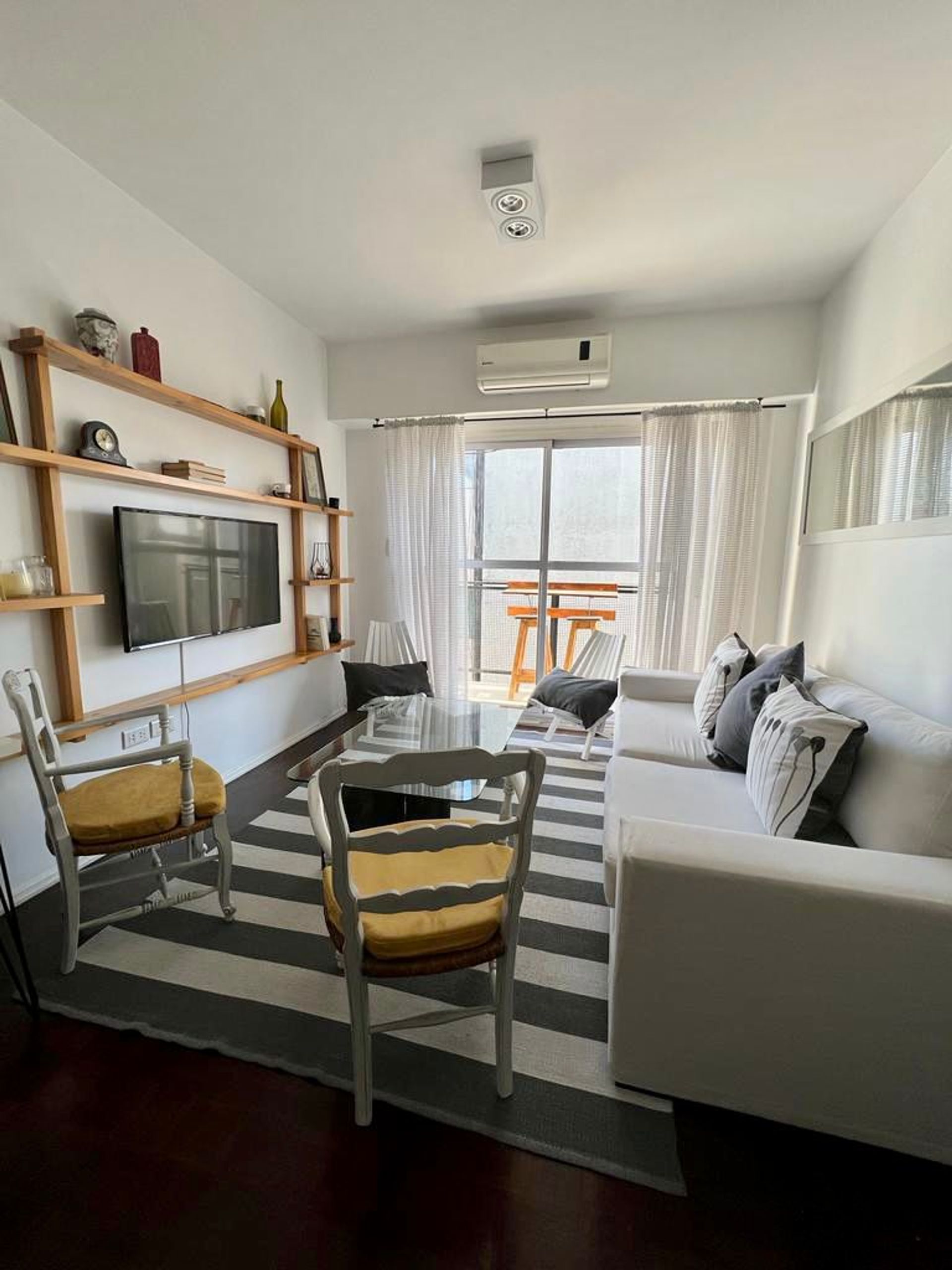VENTA DEPTO 2 AMB LUMINOSO PISO ALTO-RETIRO