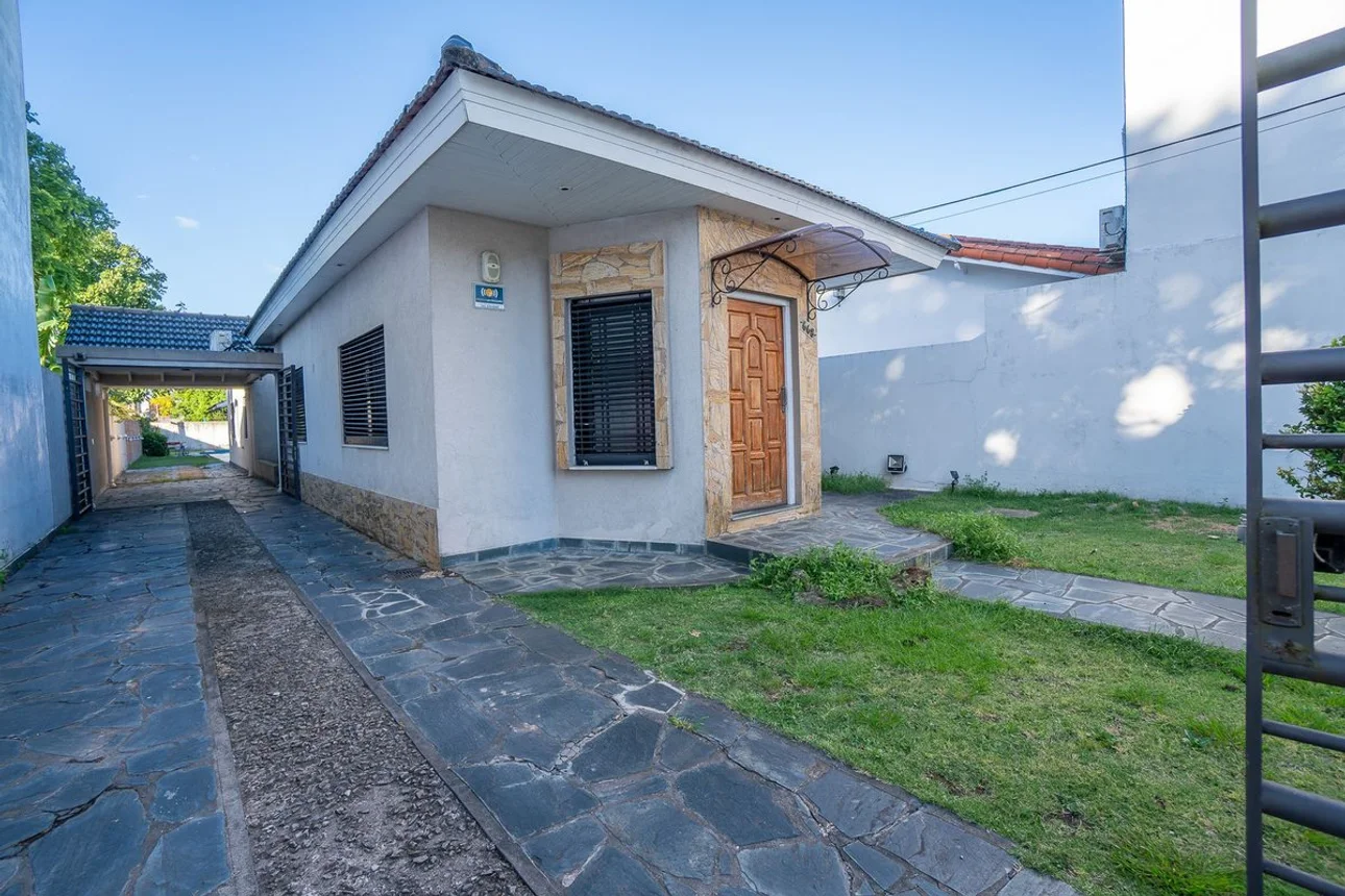 Casa en venta la plata 3 dormitorios pileta parque, foto 2